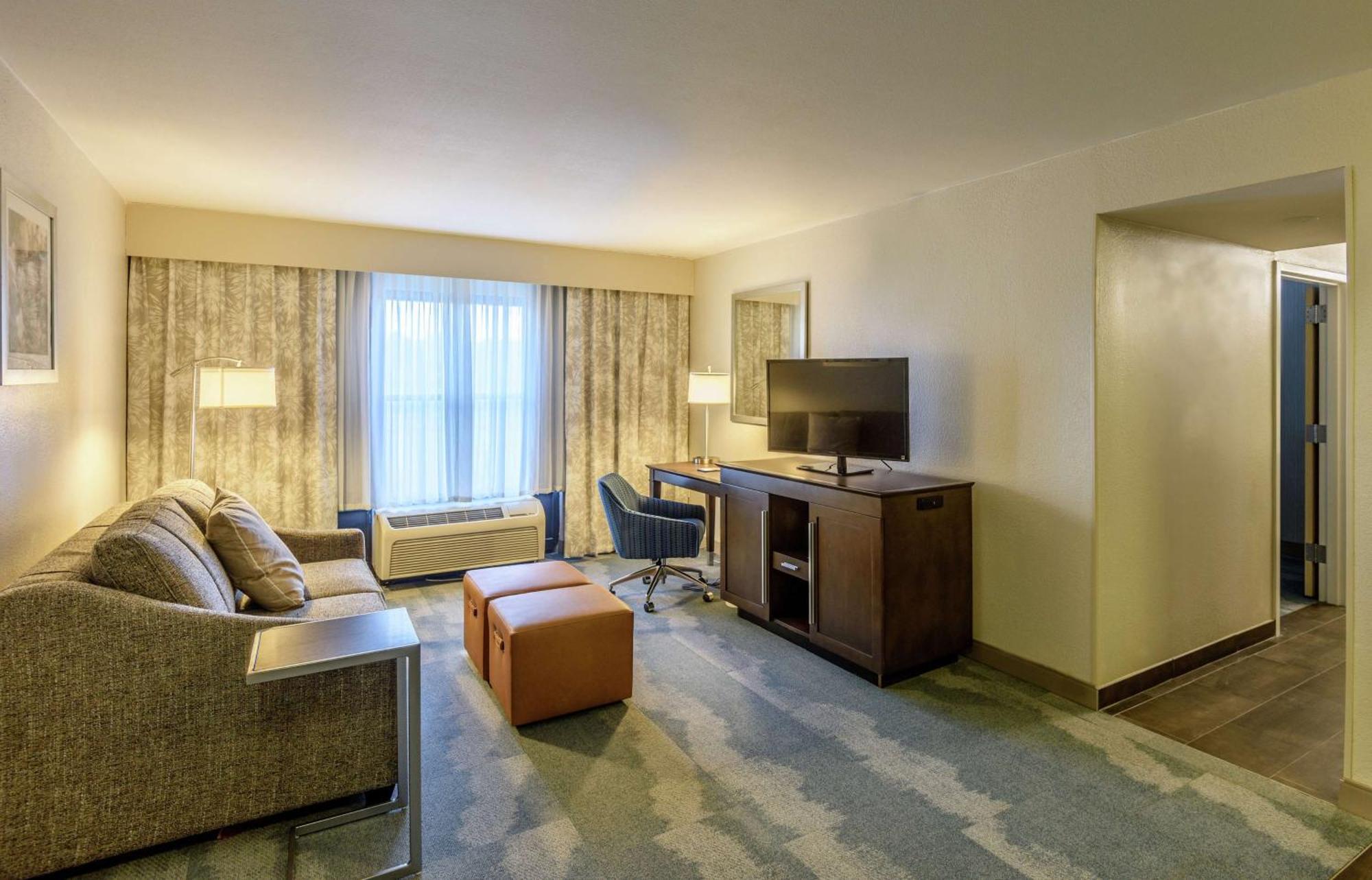 Hampton & Coliseum Hotel