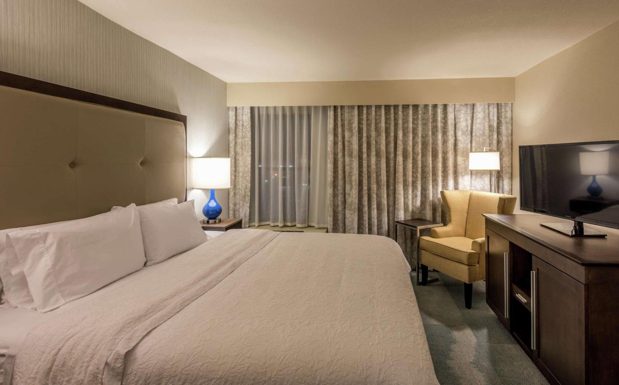 Hotel Hampton & Coliseum